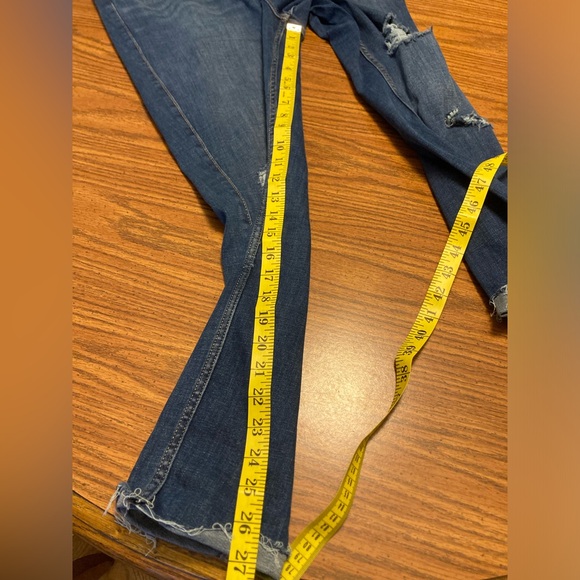 Old Navy Rockstar Super Skinny Extra High- Rise with 360° Stretch - Size 10 - Picture 4 of 6